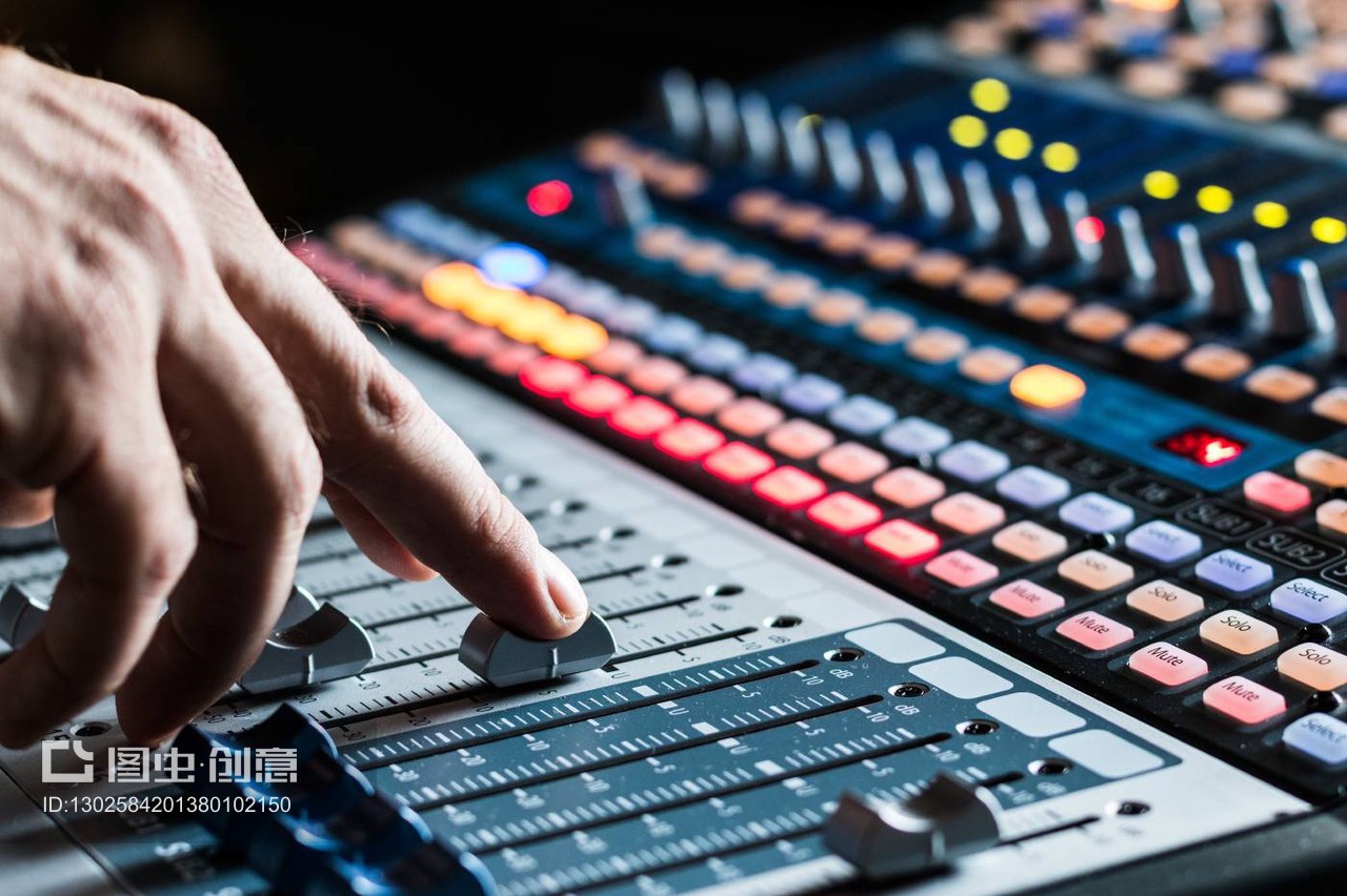 錄音室調(diào)音臺:專業(yè)音樂制作