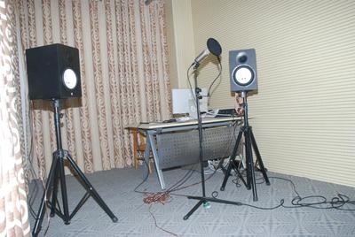 走進聲音的殿堂——專業(yè)錄音棚及其制作流程簡介